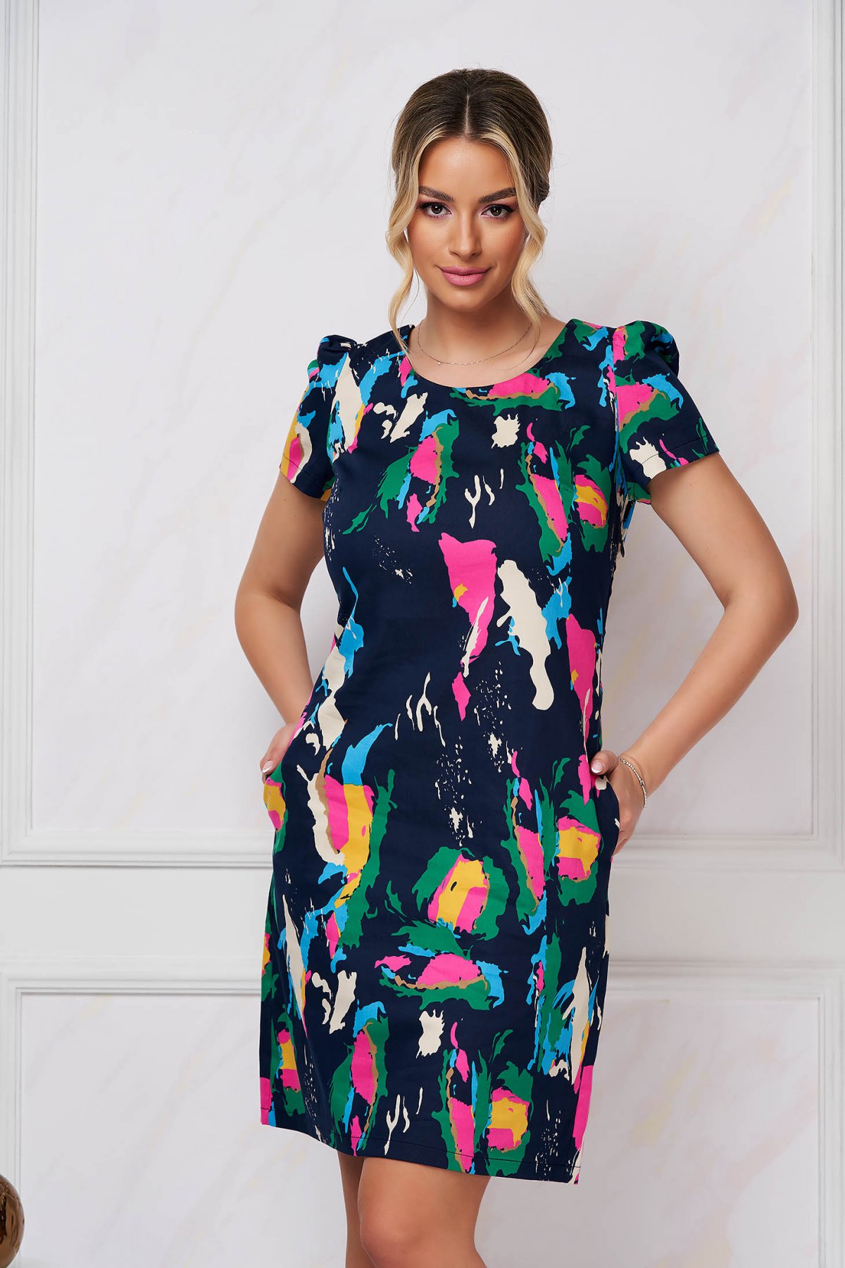 Rochie scurta cu un croi drept din bumbac cu imprimeu abstract