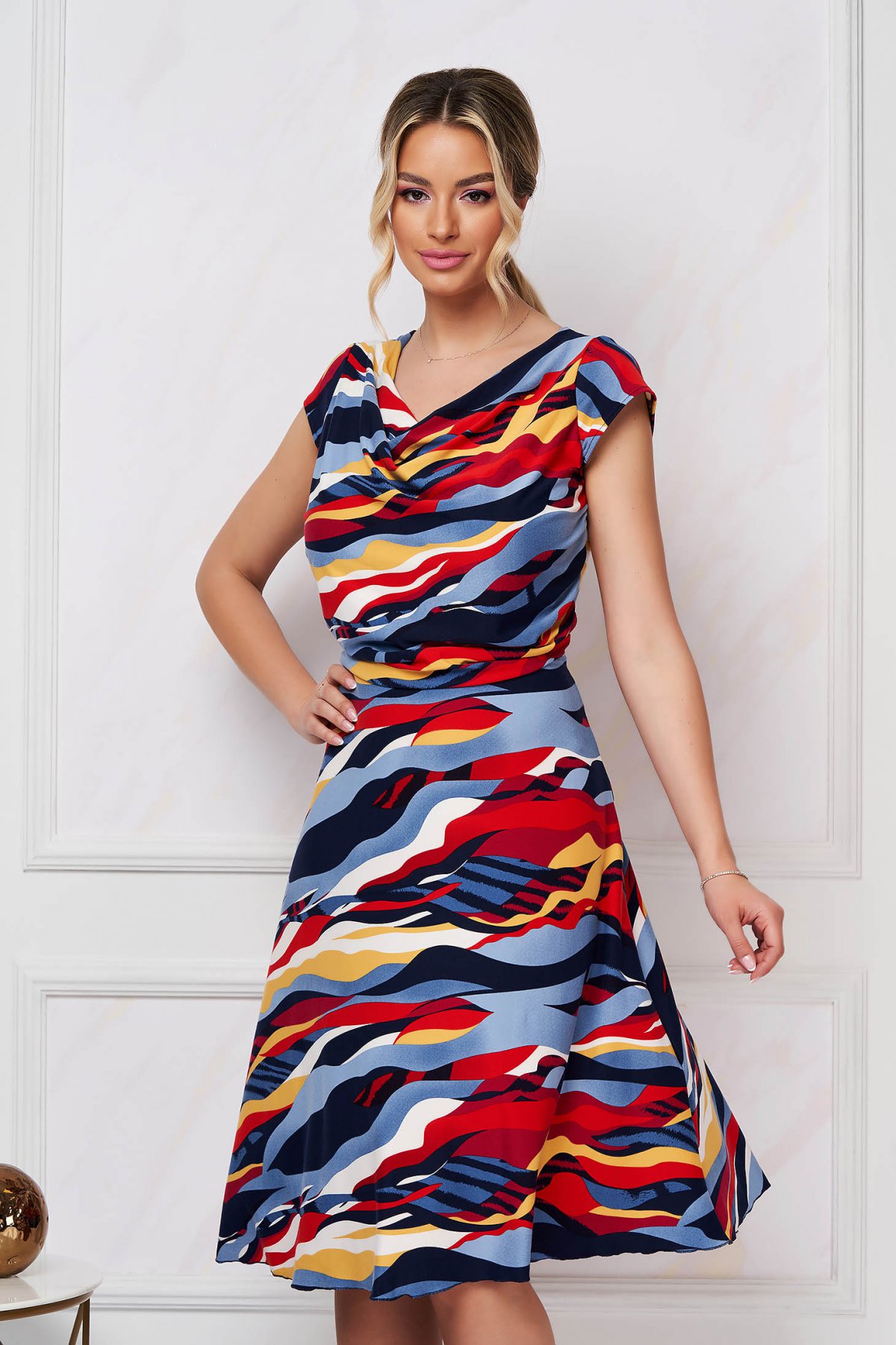 Rochie Lady Pandora eleganta midi in clos din lycra cu maneci scurte