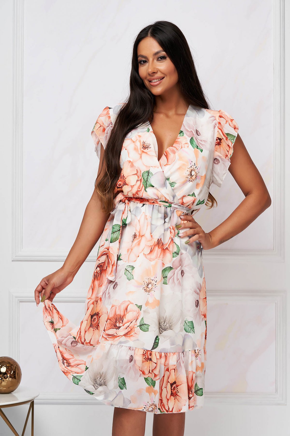 Rochie scurta in clos cu elastic in talie din georgette cu decolteu petrecut si imprimeu floral - Rochii-Dama.ro