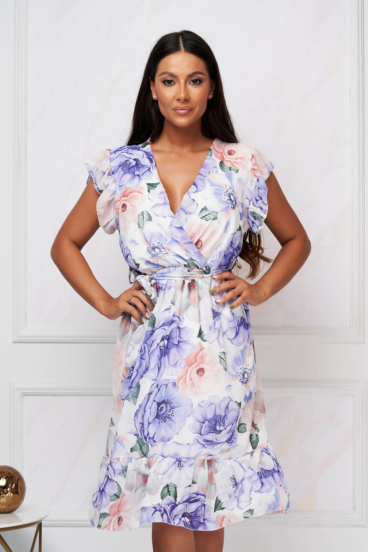 Rochie scurta scurta in clos cu elastic in talie din georgette cu decolteu petrecut si imprimeu floral