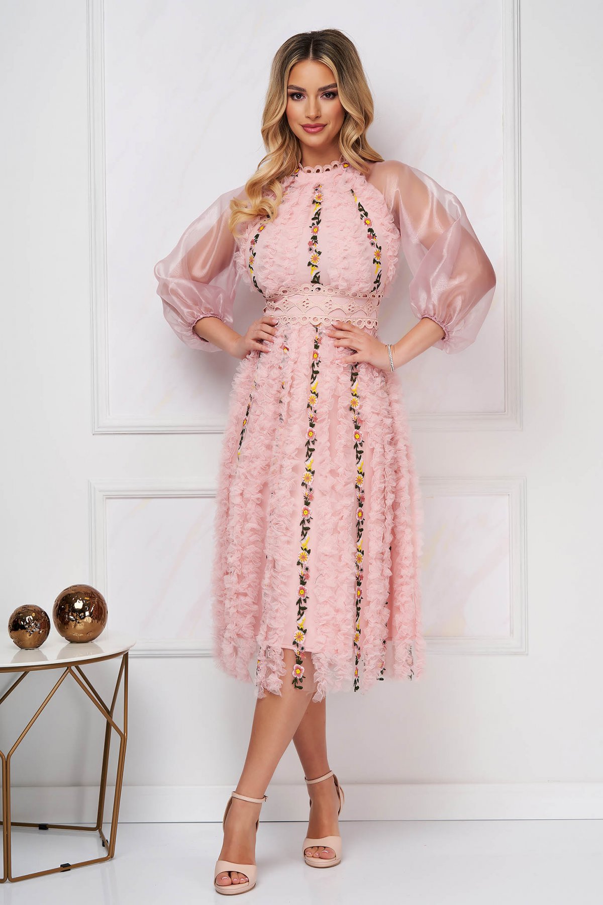 Rochie roz deschis de ocazie midi in clos cu maneci transparente prinse in elastic