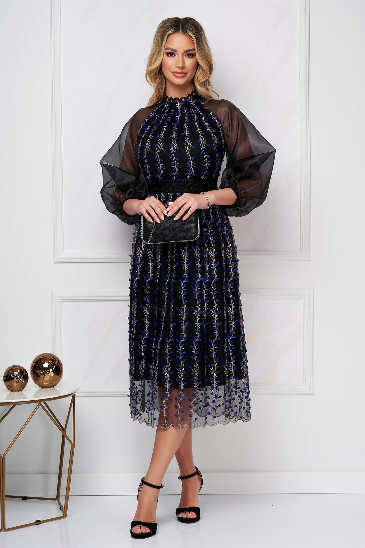 Rochie neagra de ocazie midi in clos cu maneci transparente prinse in elastic