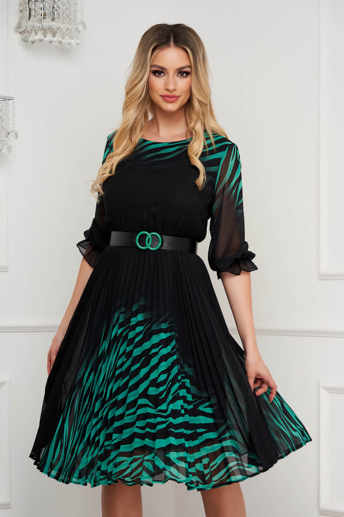 Rochie plisata din voal neagra midi in clos cu elastic in talie cu print animalier - Rochii-Dama.ro