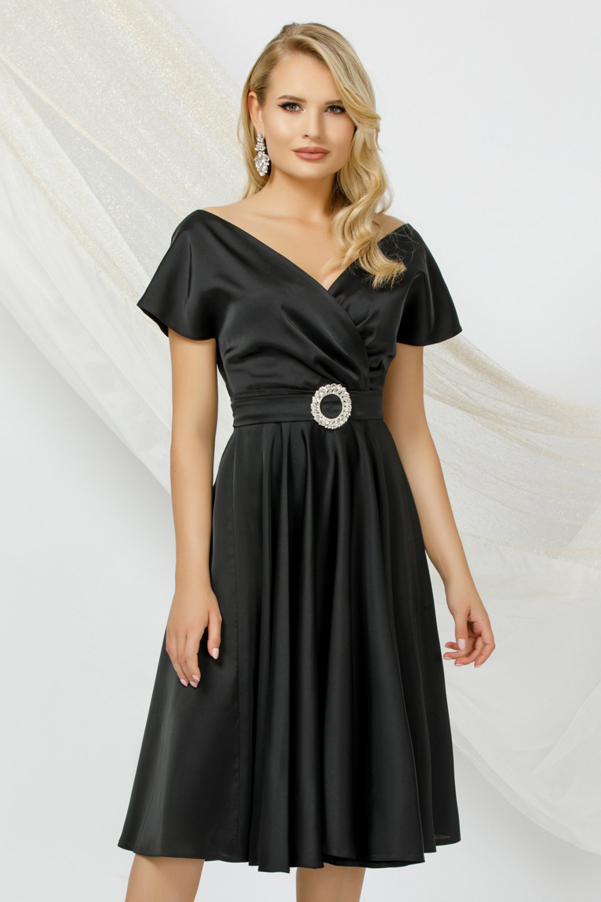 Rochie din tafta neagra midi in clos cu decolteu petrecut - PrettyGirl image2