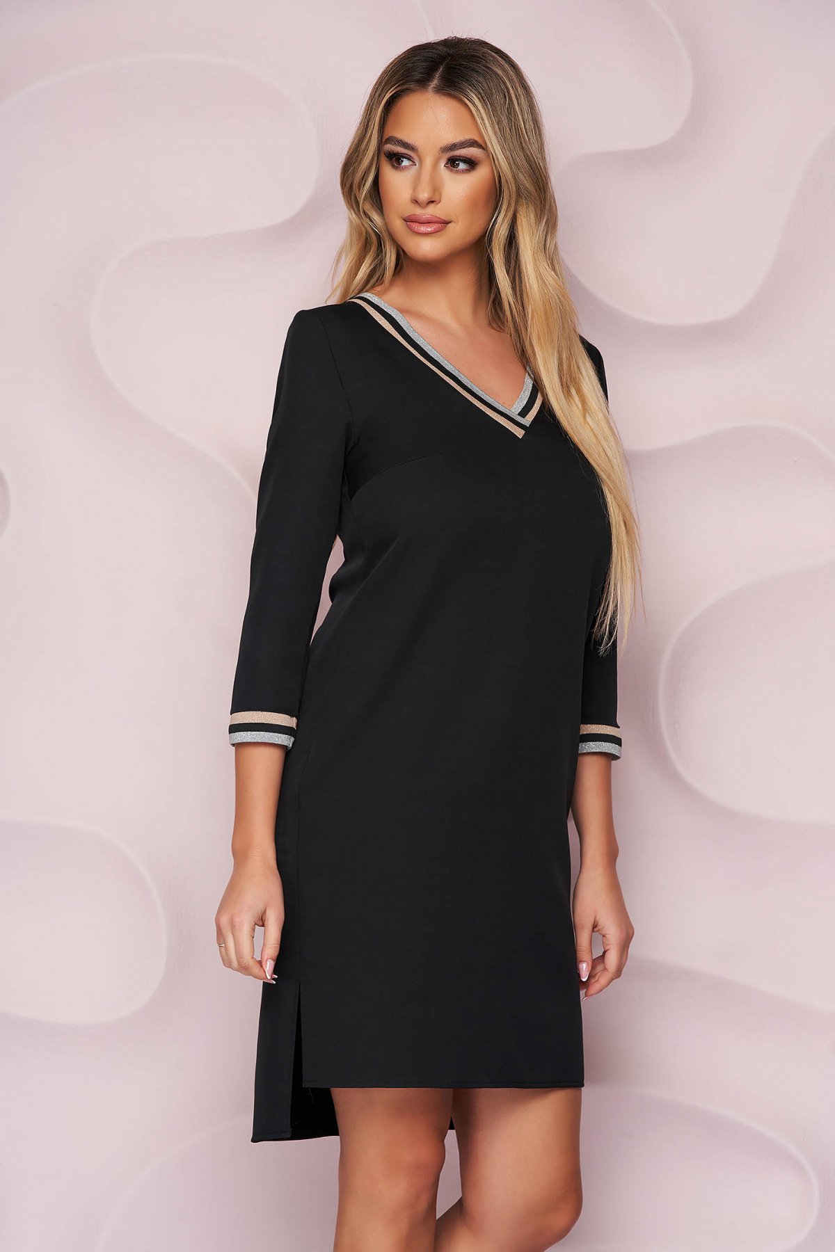 Rochie - neagra asimetrica cu un croi drept din material fin la atingere cu decolteu in v cu maneci trei-sferturi - Rochii-Dama.ro