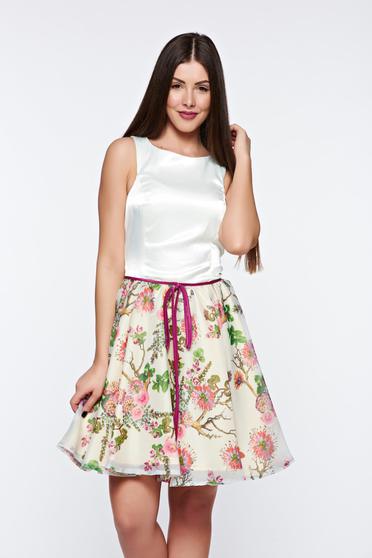 poze cu Rochie Artista mov de ocazie in clos din material satinat captusita pe interior