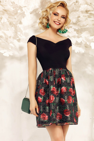 Rochie neagra Fofy de ocazie in clos din material elastic cu imprimeuri florale cu maneca scurta