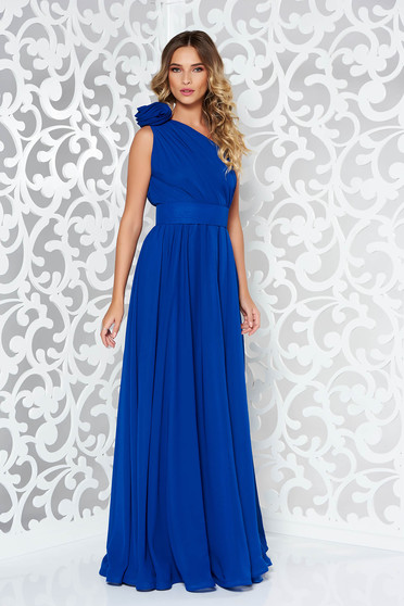 Rochie Ana Radu albastra de lux pe umar din voal accesorizata cu cordon