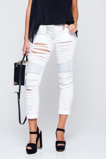 Blugi Ocassion albe din denim cu buzunare cu rupturi