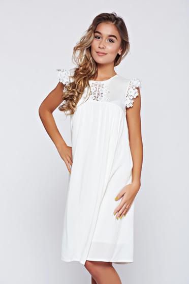 Rochie StarShinerS nude cu croi larg cu aplicatii de dantela