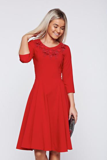 Rochie LaDonna rosie eleganta cu broderie aplicata manual