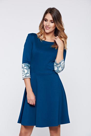 Rochie StarShinerS turcoaz in clos cu aplicatii de dantela