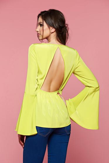 poze cu Bluza dama cu maneci clopot PrettyGirl verde-deschis accesorizata cu snur