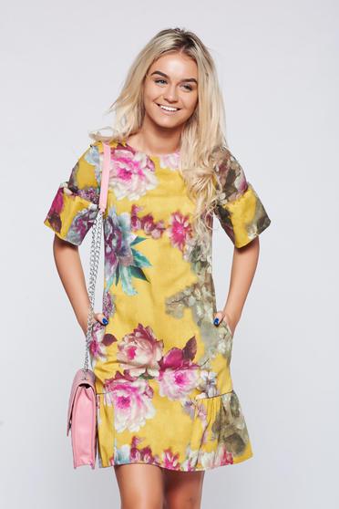 Rochie Fofy galbena cu imprimeu floral cu volanase la baza rochiei
