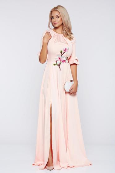 Rochie Artista rosa de ocazie cu maneci clopot cu insertii de broderie