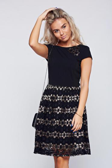 Rochie StarShinerS neagra din material dantelat cu maneca scurta