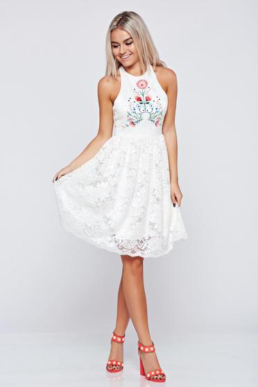 Rochie brodata in clos StarShinerS alba din material dantelat