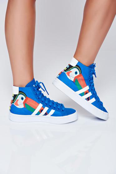 poze cu Pantofi sport Adidas originals courtvantage albastru cu siret cu print