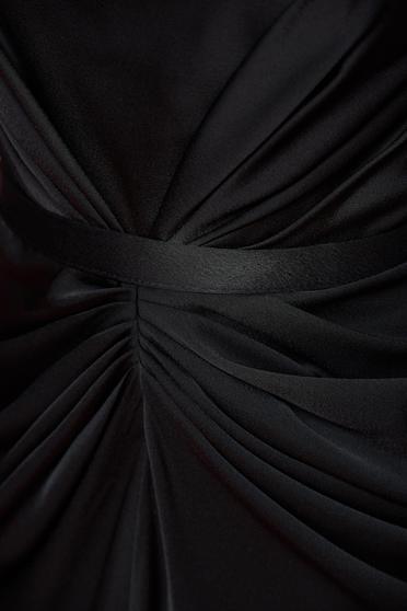 poze cu Rochie Ana Radu neagra de lux din material satinat cu push-up