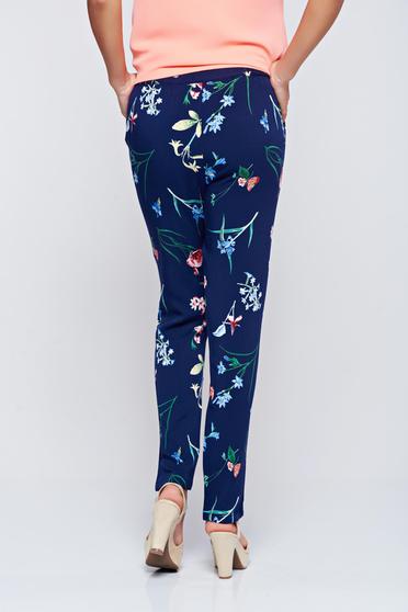 Pantaloni Top Secret albastru-inchis cu imprimeuri florale cu buzunare