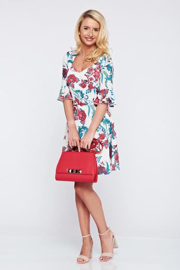 poze cu Rochie PrettyGirl alba in clos cu maneci clopot cu imprimeuri florale