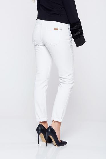 Blugi Top Secret albi casual boyfriend cu talie medie din bumbac cu rupturi