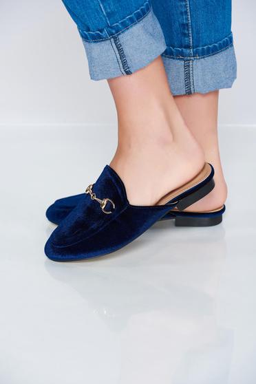 Papuci cu talpa usoara albastru-inchis cu accesoriu metalic