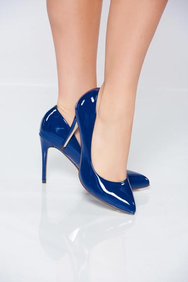Pantofi cu aspect metalic albastru cu varful usor ascutit