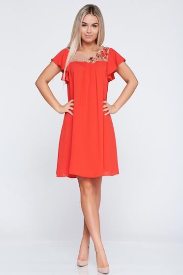 Rochie de ocazie cu croi larg LaDonna rosie cu insertii de broderie
