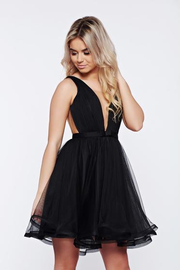Rochie Ana Radu neagra de lux in clos din tul cu decolteu