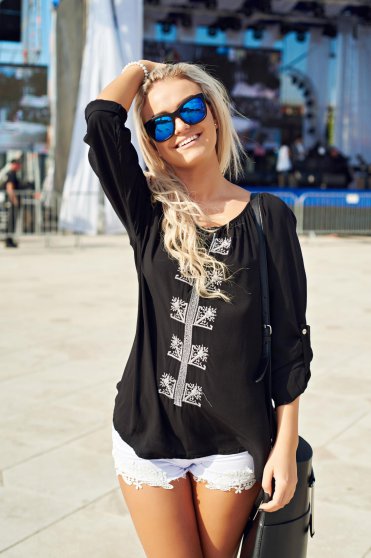 Bluza dama casual brodata neagra cu croi larg