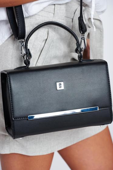 Geanta dama cu accesoriu metalic neagra cu maner lung reglabil