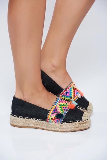 Espadrile cu ciucuri negri cu insertii de broderie