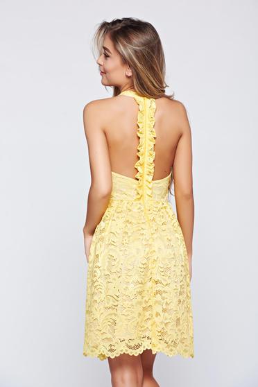 Rochie StarShinerS galbena de ocazie din material dantelat cu spatele gol