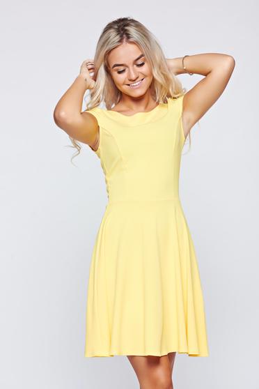 Rochie StarShinerS galbena in clos cu spatele decupat