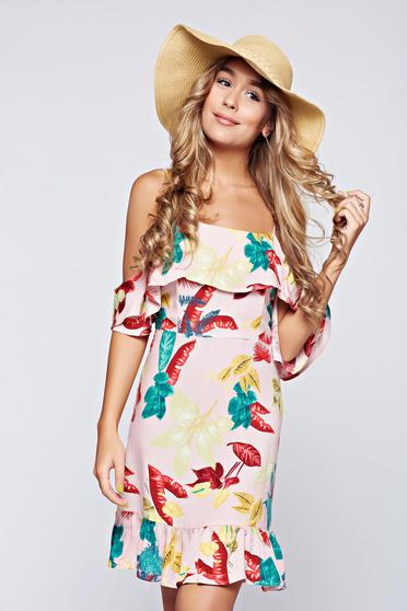 poze cu Rochie Top Secret roz casual cu umeri goi cu volanase