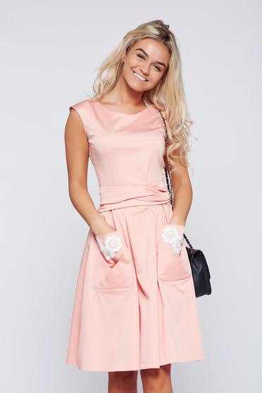 Rochie LaDonna rosa brodata din bumbac in clos