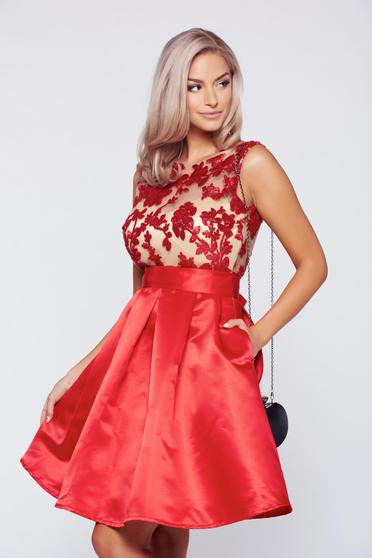 Rochie Fofy rosie de ocazie din material satinat captusita pe interior cu buzunare