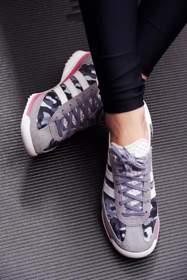 Pantofi sport Adidas Originals gri casual cu print