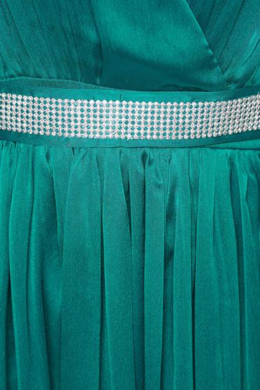 poze cu Rochie Artista verde de ocazie din material vaporos cu decolteu adanc