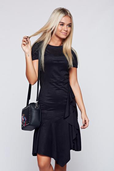 Rochie neagra din velur asimetrica cu volanase