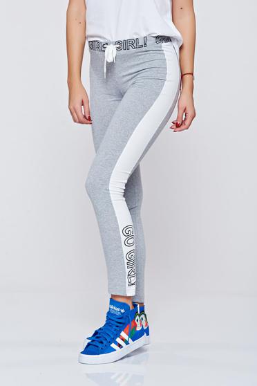Pantaloni Top Secret gri casual din bumbac cu mesaje
