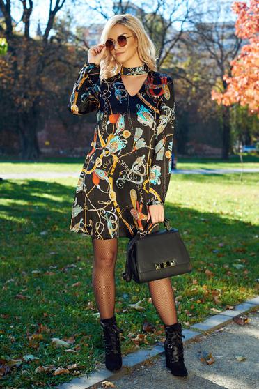 Rochie Top Secret neagra de zi din material satinat decupata la bust