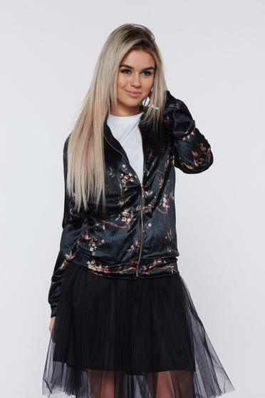 Geaca PrettyGirl neagra casual din catifea cu imprimeu floral