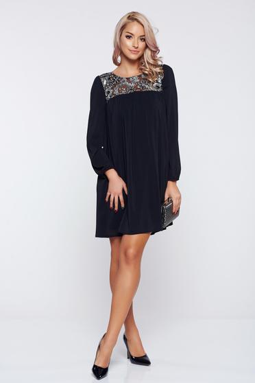 Rochie StarShinerS neagra de ocazie cu croi larg din voal captusita pe interior cu aplicatii cu paiete
