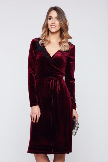Rochie LaDonna visinie de ocazie petrecuta din catifea cu aplicatii florale