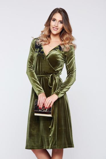 Rochie LaDonna verde de ocazie petrecuta din catifea cu aplicatii florale
