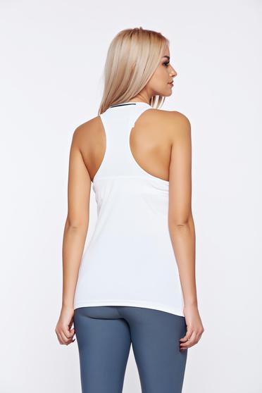 Top Adidas alb sport cu bust buretat cu un croi mulat