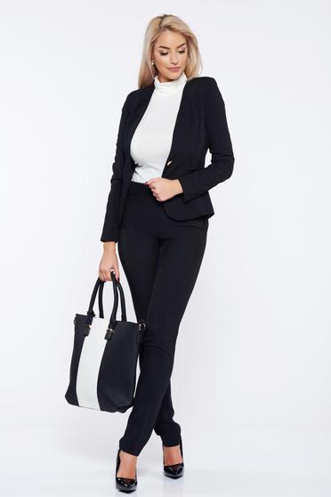 Body PrettyGirl alb cu un croi mulat accesorizat cu nasturi