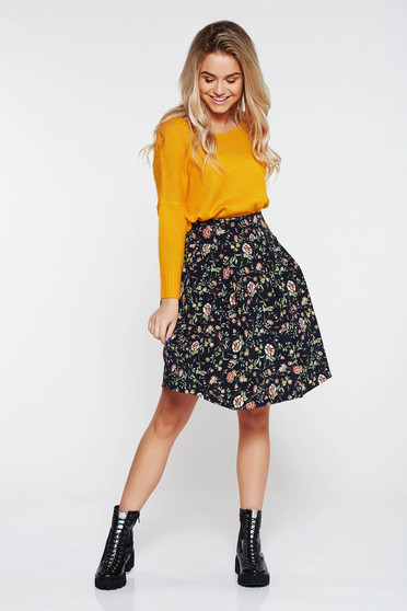 Fusta PrettyGirl neagra casual in clos cu imprimeu floral